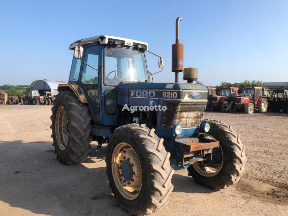 Ford 8210 tractor de ruedas